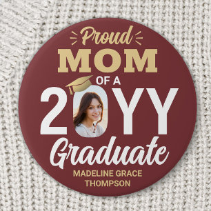 Chapa Redonda De 7 Cm Foto de graduada: Orgullosa mamá Borgoña Roja y Or