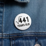 Chapa Redonda De 7 Cm Funny Math 21st Birthday<br><div class="desc">¡Celebra el 21 con un giro inteligente! Este divertido pin de cumpleaños con temática matemática tiene "・41 años" — porque la raíz cuadrada de 441 es de 21! Un accesorio peculiar y único que hace una gran iniciación a la conversación de los fiestas, o un regalo divertido para los amantes...</div>