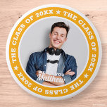 Chapa Redonda De 7 Cm Graduación La clase de la fotografía Personalizado<br><div class="desc">Este diseño sencillo y moderno se compone de una tipografía de suero y añade una foto personalizado.</div>