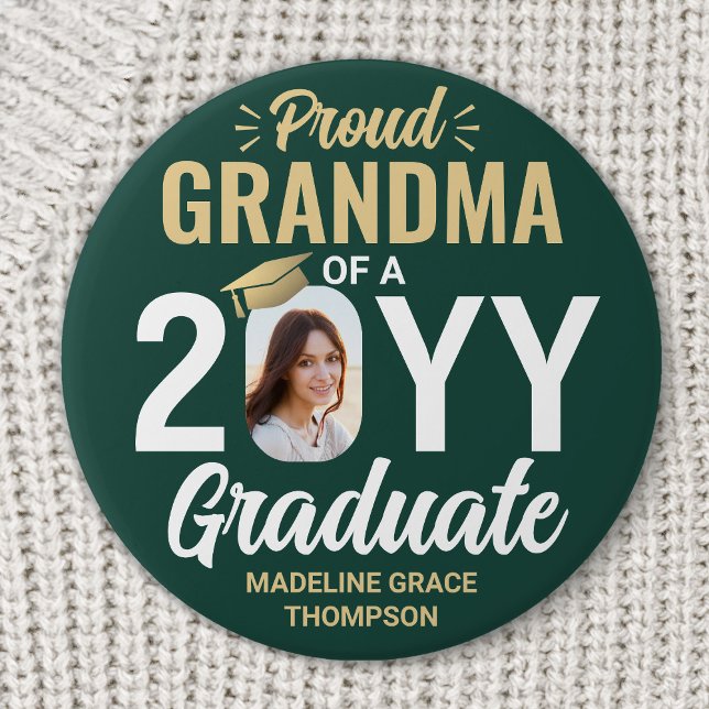 Chapa Redonda De 7 Cm Graduate Photo Proud Grandma Modern Green and Gold (Subido por el creador)