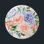 Chapa Redonda De 7 Cm Hortensia Peonía Floral Primavera Azul Rosa Acuare<br><div class="desc">Accesorios en flor con nuestro botón floral de acuarela. Con hortensias azules,  peonías rosadas y rosas,  añade un toque de primavera y encanto botánico a tu estilo.</div>