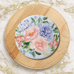 Chapa Redonda De 7 Cm Hortensia Peonía Floral Primaveral Acuarela Azul R<br><div class="desc">Accesorios en flor con nuestro botón floral de acuarela. Con hortensias azules,  peonías rosas y rosas,  añade un toque de primavera y encanto botánico a tu estilo.</div>