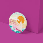 Chapa Redonda De 7 Cm La última vela antes del velo<br><div class="desc">Ayude a hacer una fiesta de soltera para recordar con suministros de fiesta personalizados. Estos pines o botones están listos para ser personalizados con el nombre de la novia y presentan el lindo lema ÚLTIMO AVISO ANTES DEL VELO con letras rosas junto con el ilustracion de una velera en el...</div>