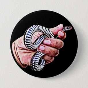Chapa Redonda De 7 Cm mano de los hombres sujetando el arte del reptil d