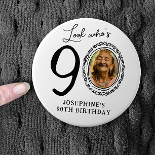 Chapa Redonda De 7 Cm ¡Mira quién cumple 90! Foto cumpleaños 90