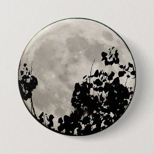 Chapa Redonda De 7 Cm Moda detrás de hojas oscuras