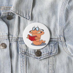 Chapa Redonda De 7 Cm Nerdy Bookworm leyendo un libro