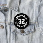 Chapa Redonda De 7 Cm Número de Jersey de Black and White Football Mom<br><div class="desc">Alegra a tu equipo deportivo favorito, jugador de fútbol o simplemente muestra tu orgullo escolar con un botón personalizado personalizado. Añade tu nombre escolar o personaliza con el nombre del jugador y el número de camiseta. Perfecto para el fútbol, el baloncesto, el béisbol y los partidos de fútbol. Crea pines...</div>
