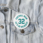 Chapa Redonda De 7 Cm Número de Jersey de Mamá del Fútbol verde azulado<br><div class="desc">Alegra a tu equipo deportivo favorito, jugador de fútbol o simplemente muestra tu orgullo escolar con un botón personalizado personalizado. Añade tu nombre escolar o personaliza con el nombre del jugador y el número de camiseta. Perfecto para el fútbol, el baloncesto, el béisbol y los partidos de fútbol. Crea pines...</div>