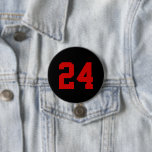 Chapa Redonda De 7 Cm Número de Jersey del atleta negro y rojo<br><div class="desc">Alegra a tu equipo deportivo favorito, jugador de fútbol o simplemente muestra tu orgullo escolar con un botón personalizado personalizado. Personalice con el número de camiseta de un jugador u otro texto personalizado. Perfecto para el fútbol, el baloncesto, el béisbol y los partidos de fútbol. Crea pines personalizados para todo...</div>