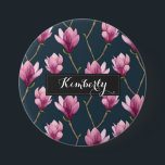 Chapa Redonda De 7 Cm Personalizado púrpura elegante del modelo de la<br><div class="desc">Ésta es una pintura de la acuarela de las flores de la magnolia que fue dada vuelta en un modelo hermoso y elegante.</div>