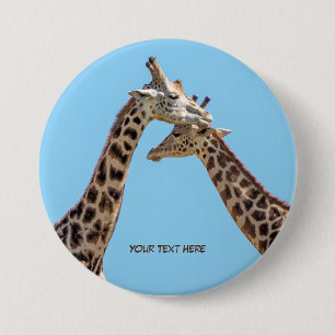 Chapa Redonda De 7 Cm Retrato de pareja de jirafas contra cielo azul