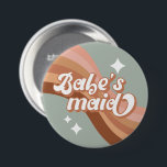 Chapa Redonda De 7 Cm Retro Babesmaid Bridesmaid Pin<br><div class="desc">Eleva el estilo de las damas de honor con nuestro clavija de novias retro Babesmaid. Perfecto para cualquier ocasión boda,  este accesorio de moda es un placer para la mente.</div>