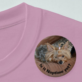 Chapa Redonda De 7 Cm Sleepy Little Yorkshire Terrier Puppy