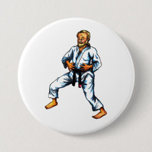 Chapa Redonda De 7 Cm un luchador de karate practicando ejercicios respi