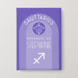 Chapa Rótulo de Astrología Sagittarius Zodiac<br><div class="desc">Personalice este botón con una fecha de nacimiento y un nombre. Un diseño personalizado con el signo zodiaco - Sagittarius - más rasgos de personalidad, información y constelación. Personalice esta vela de cumpleaños con una fecha de nacimiento y un nombre. Un diseño de cumpleaños personalizado con el signo zodiaco -...</div>