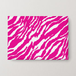 Chapa Un intrincado patrón floral en rosa y blanco, arte