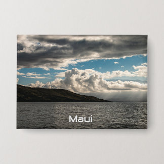Chapa Un pin con nubes sobre Maui