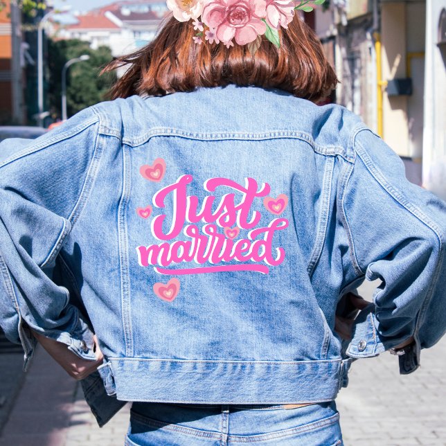 Chaqueta Vaquera Acabo de casar con un guión retro con corazones (Subido por el creador)
