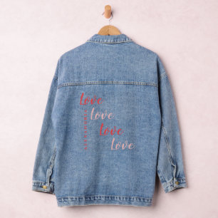 Chaqueta Vaquera Amar la tipografía rosa y roja personalizada