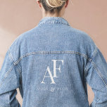 Chaqueta Vaquera Boda Monograma Blanco Elegante Simple Minimalista<br><div class="desc">Un sencillo diseño de monograma boda con tipografía tradicional clásica en blanco en un estilo elegante. El texto se puede personalizar fácilmente con sus nombres para el diseño perfectamente personalizado!</div>