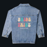 Chaqueta Vaquera Bribe Tribe Funky Retro Vintage Bachelorette<br><div class="desc">Bride Tribe Funky Retro Vintage Bachelorette Party Denim Jacket con nombre personalizado</div>