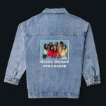 Chaqueta Vaquera Bride Squad Photo Name Bachelorette<br><div class="desc">Fiesta de Bachelorette con el nombre de Bride Squad. Agrega tu foto favorita de ti y tus amigos que tienen un borde blanco alrededor,  con Bride Squad y nombre debajo. Fácil de personalizar con tu foto y palabras.</div>
