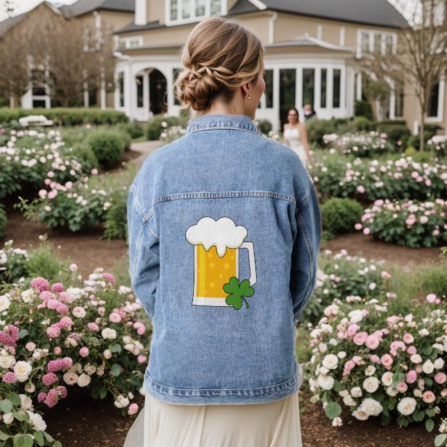 Chaqueta Vaquera Cerveza irlandesa Mug con Shamrock Clover (Reverso Boda)
