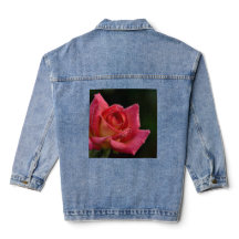Chaqueta vaquera con rosa rosa
