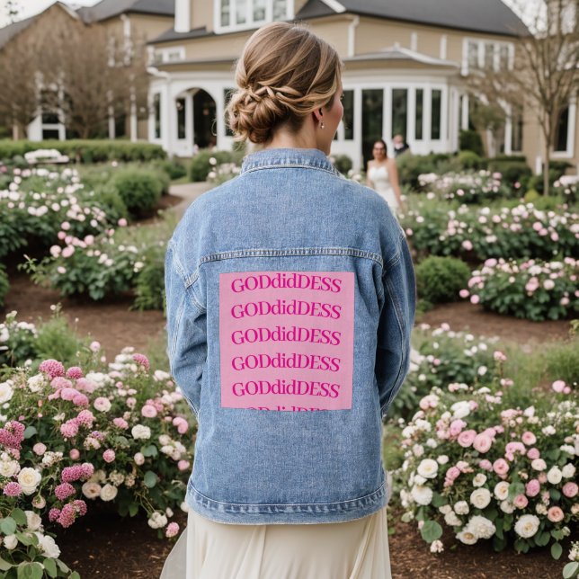 Chaqueta Vaquera Denim Jacket con letras rosadas de DIOS (Reverso Boda)