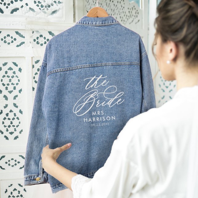 Chaqueta Vaquera El elegante guión de la novia Novias Nombre Boda F (The Bride Elegant Script Brides Name Wedding Date Denim Jacket)
