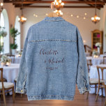 Chaqueta Vaquera Elegant Script Minimalist Wedding<br><div class="desc">Elevate your wedding style with our Elegant Script Minimalist Wedding Denim Jacket. This trendy jacket can be customized with the names of the bride and groom,  along with the special date. Perfect for adding a personal touch to your big day!</div>