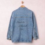 Chaqueta Vaquera Elegant Script Minimalist Wedding<br><div class="desc">Exude sophistication and elegance on your wedding day with our Elegant Script Minimalist Wedding Denim Jacket. Meticulously crafted and customized with the names of the bride and groom,  as well as the date of your special day,  this jacket is a timeless piece that will make you feel like royalty.</div>