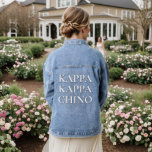 Chaqueta Vaquera Funny Kappa Kappa Chino Coffee Lover<br><div class="desc">Un giro en la vida griega en el Colegio o la Universidad, este divertido diseño tiene un prominente texto "Kappa Kappa Chino" escrito en negrita y blanco con sombra negra. Sea el éxito de cada cafetería y tienda de comestibles cuando camines usando este diseño. Es una idea de regalo única...</div>
