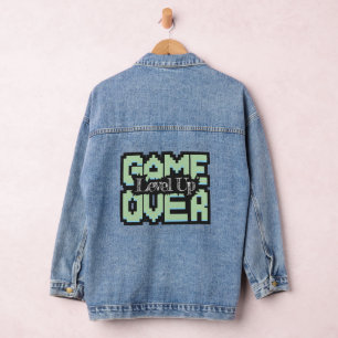 Chaqueta Vaquera Game Over, Sube de Nivel: Mundo de Juegos Retro Pi