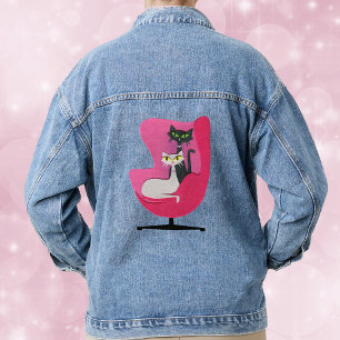 Chaqueta Vaquera Gatos de bonito de mediados de siglo en silla rosa