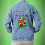 Chaqueta Vaquera Guay Merry Christmas Skeleton Ornament Eyes<br><div class="desc">Esta chaqueta de denim tiene un esqueleto fresco con ojos adornados que llevan un Sombrero de Santa Sombrero rojo en forma de bandeja roja y verde brillante dimensional. Feliz texto navideño en rojo.</div>