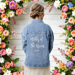 Chaqueta Vaquera Madre del Novio Regalo para Despedida de Soltera<br><div class="desc">Chaquetón de mezclilla para la madre del novio para la boda con texto blanco. Más productos con este diseño están en la colección a continuación.</div>
