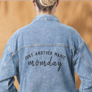 Chaqueta Vaquera Manic Momday Moda de la madre ocupada en el día