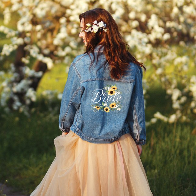 Chaqueta Vaquera Moda de campo con guión de novia acuarela girasole (Bride Script Country Chic Watercolor Sunflowers Denim Jacket)