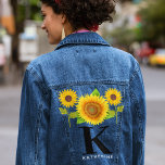 Chaqueta Vaquera Monograma de girasol indumentaria Boda femenina<br><div class="desc">Eleva tu atuendo boda con nuestra "Chaqueta Denim de Boda de mujeres con Monograma de girasol". Esta exquisita chaqueta está diseñada para darle un toque de personalización y encanto a su día especial. La pieza central de este diseño es un delicado monograma de girasol, hecho en personalizado, que presenta sus...</div>