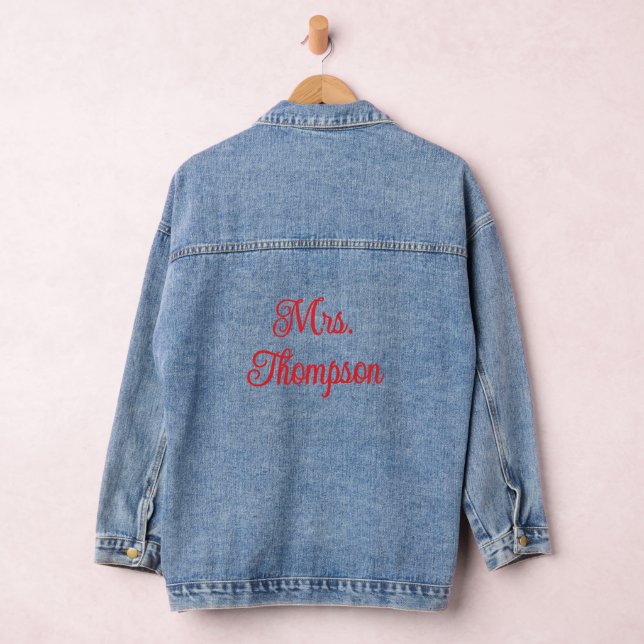 Chaqueta Vaquera Mrs. Name Red Script  (Hangar)