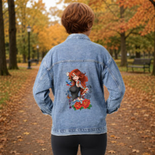 Chaqueta Vaquera Mujer pelirroja tatuada mangas morado