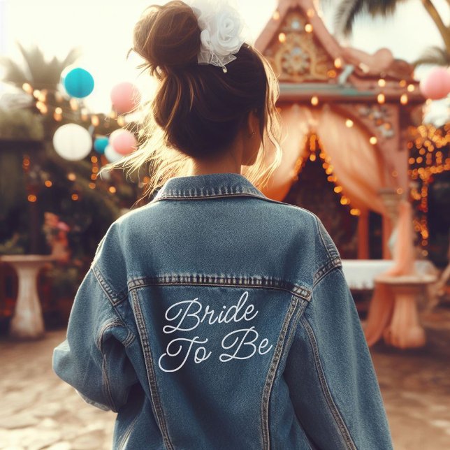 Chaqueta Vaquera Novia Guion Por Casarse (cute girl on her bachelorette party wearing a denim jacket with the wording "bride to be")