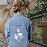 Chaqueta Vaquera Novia o muerte Personalizado Skeleton Wedding<br><div class="desc">Personalizado esqueleto boda "Novia o muere" denim chaqueta con las iniciales de la novia y el novio y la fecha. Diseño de texto blanco para un tema de Halloween o boda gótico.</div>