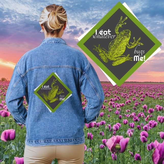 Chaqueta Vaquera Potencial de rana Denim Jacket (Woman with a denim jacket. Decoration: a frog silhouette in a diamond frame. I eat whatever bugs me)