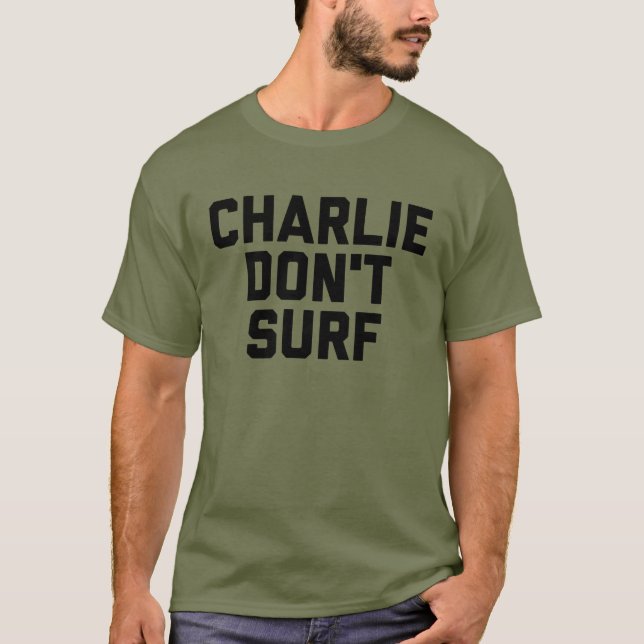 Charlie no practica surf la camiseta verde del (Anverso)