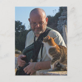 Chat en gato con tarjeta postal en éfeso