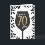 Cheers 70 años Tarjeta de felicitación por cumplea<br><div class="desc">¡Saludos a la tarjeta de cumpleaños de 70 años! Elegante saludo en blanco negro y dorado de cumpleaños para alguien de setenta años. Felicita a alguien con esta moderna carta de vidrio con hojas.</div>