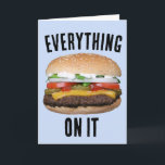 CHEESEBURGER FUNNY HAMBURGER TARJETA DE CUMPLEAÑOS<br><div class="desc">TARJETA DE CUMPLEAÑOS DE CHEESEBURGER. TODO EN ELLO. LECTURA INTERIOR: VAYA SALVAJE EN TU CUMPLEAÑOS</div>